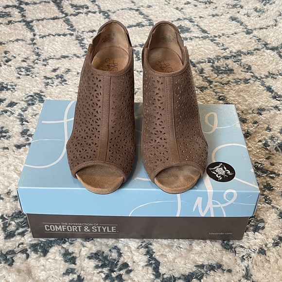 LifeStride Hinx Wedge Sandal - Picture 3 of 6